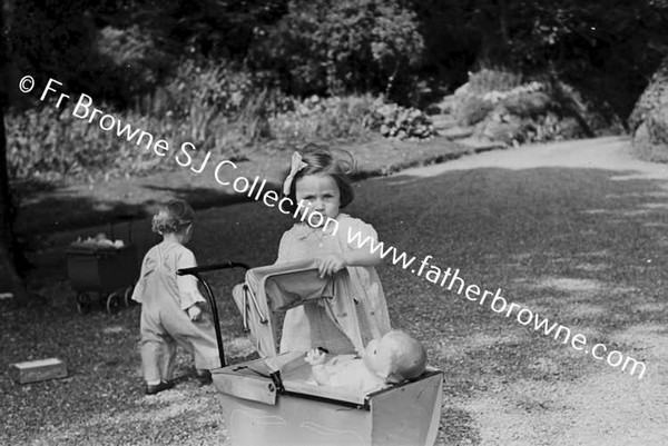 MARY PATRICIA & JENNIFER CRONIN AT THE GLEN COBH